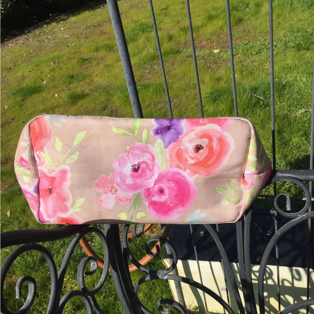Canvas bag in fresh spring floral print - Picture 5 of 7